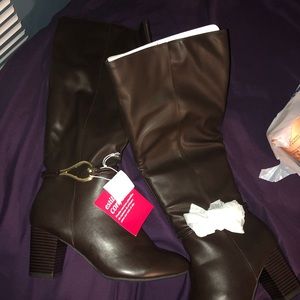 brown leather heeled boots